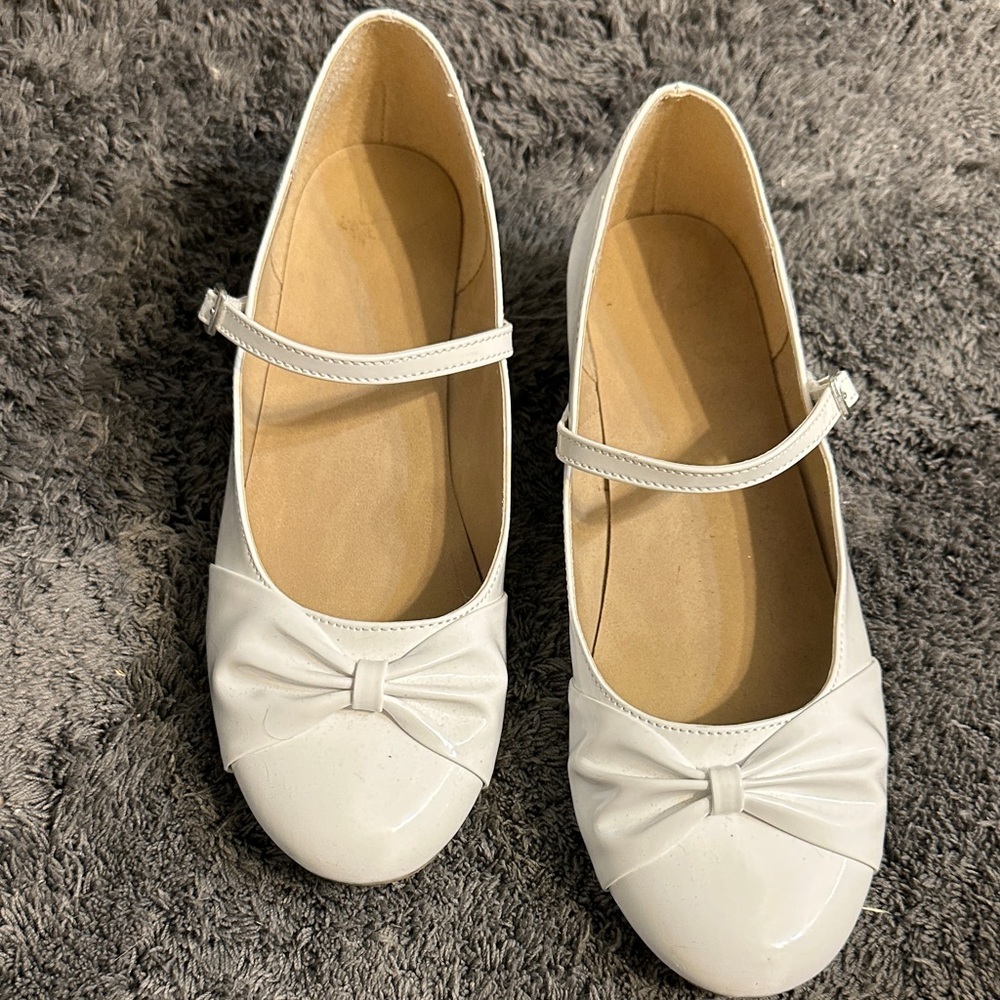 The Children's Place Ivory Dress Shoes with Bow